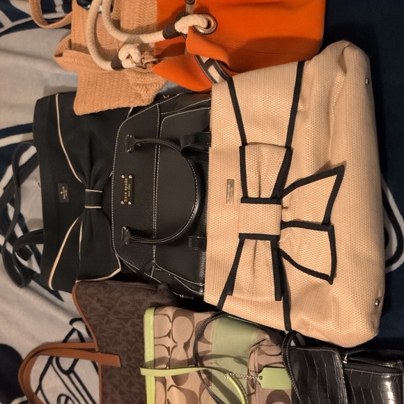 Purse - Picture 2 of 4